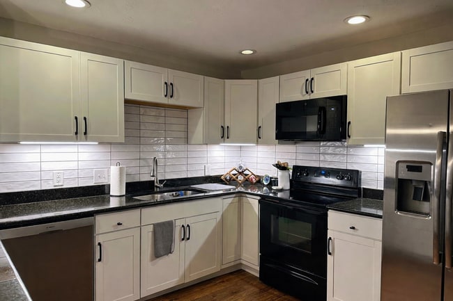 Exceptionally large kitchen for a two-bedroom townhome with eat-at counter and abundant cabinetry. - 524 Superior St