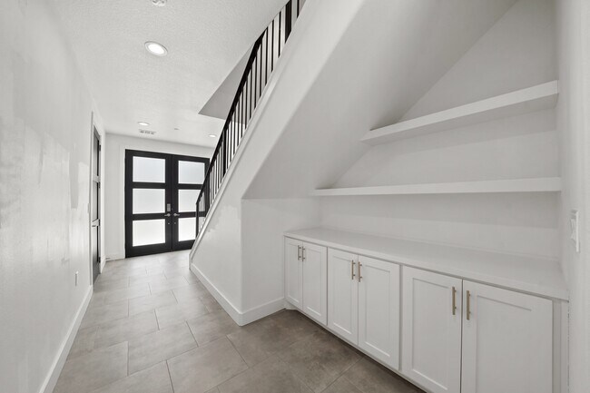 Photo - 5341 Larkin St