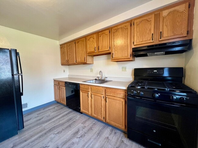 Building Photo - Amazing 2 BR Apartment at Regency Place! Great Plum Location! Central A/C & MORE! CALL TODAY!