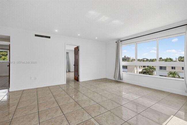 Building Photo - 1020 94th St Unit 301
