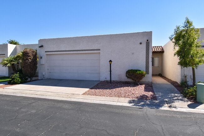 Building Photo - 1413 E Torrey Pines Cir Rental