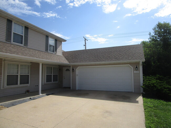 Photo - 1723 Juniper Dr Townhome