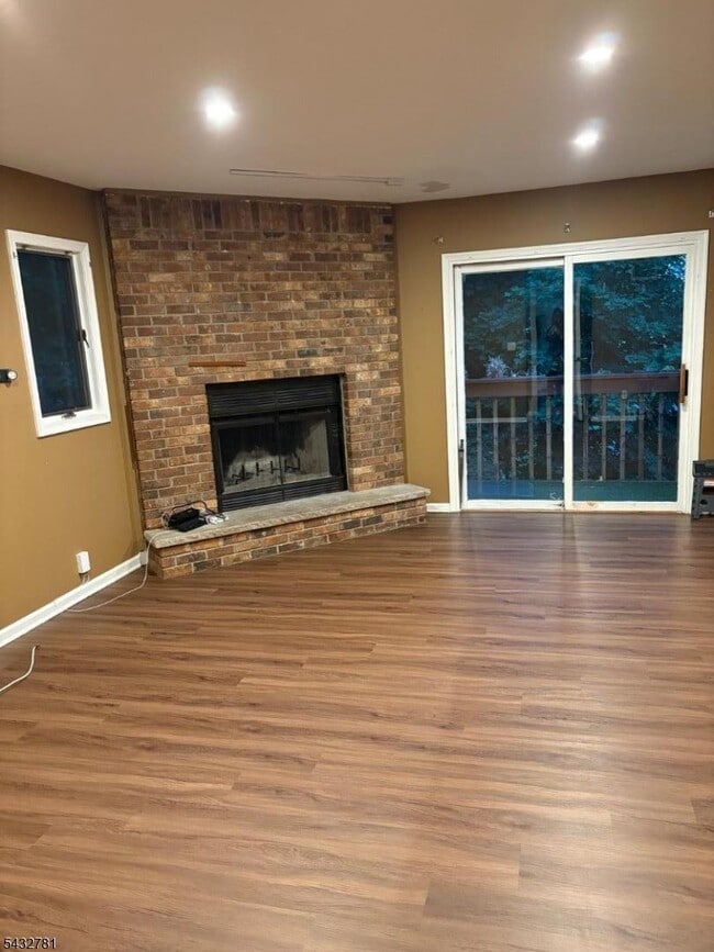Photo - 270 Silleck St