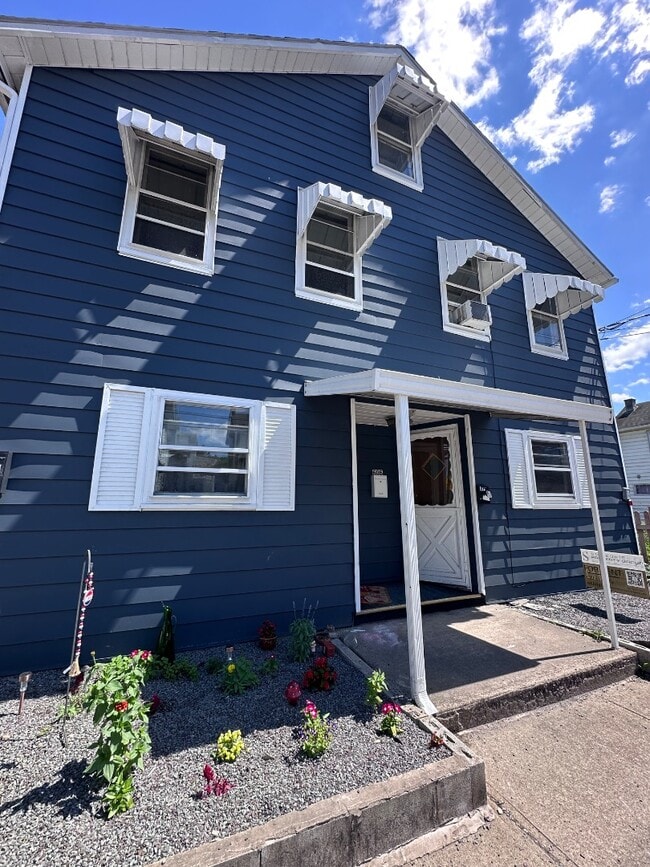 Photo - 606 W Main St