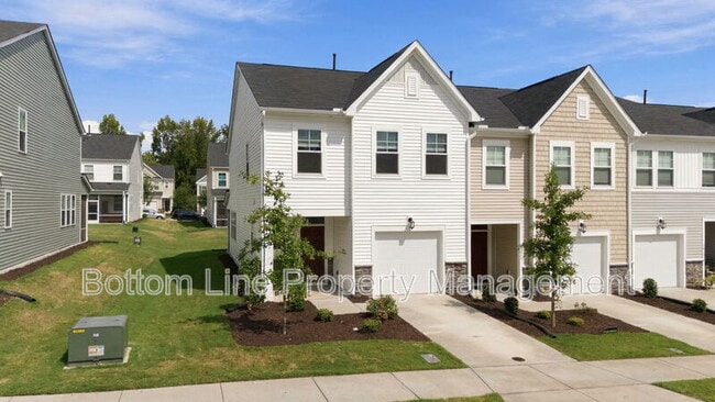 5811 Woodlawn Dr
