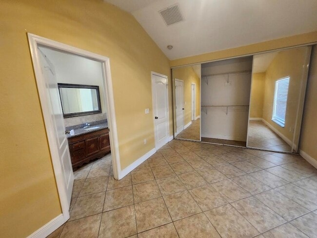 Photo - 4824 Cambridge St