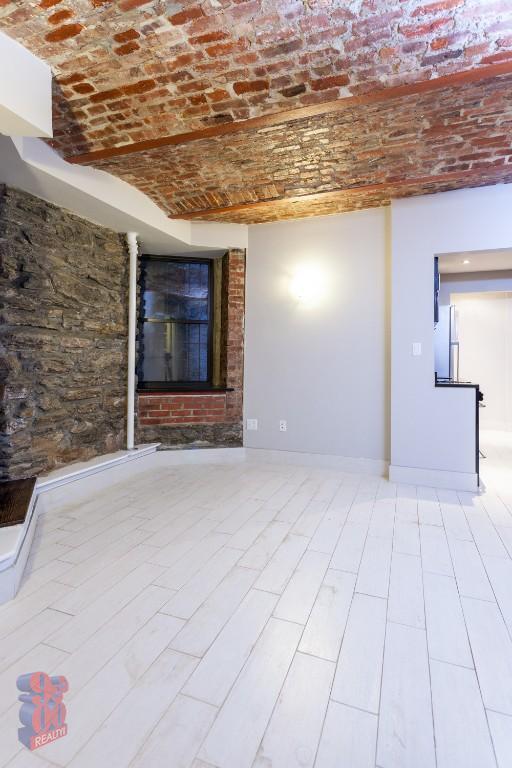 Photo - 336 E 18th St Unit CE