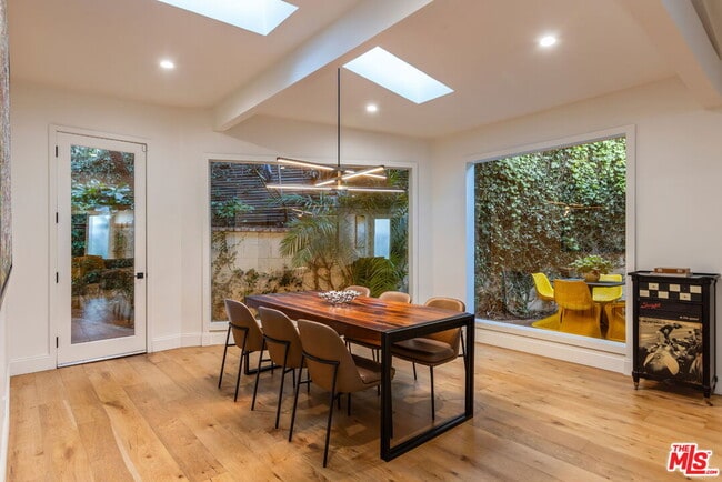 Photo - 7473 Mulholland Dr