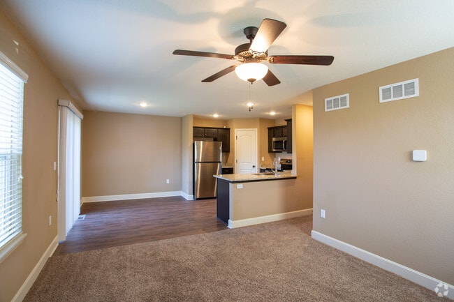 3BR, 3.5BA - 1978 SF - Lakeview Crossing