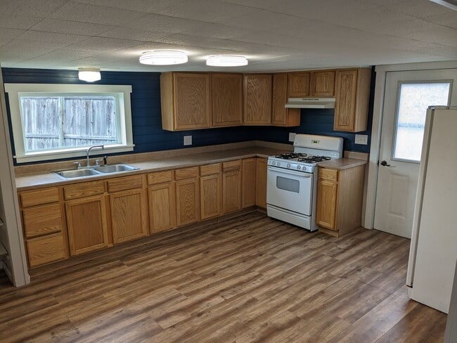 Photo - 3 Bed 2 Bath House Near Downtown Belgrade - Dogs Negotiable!