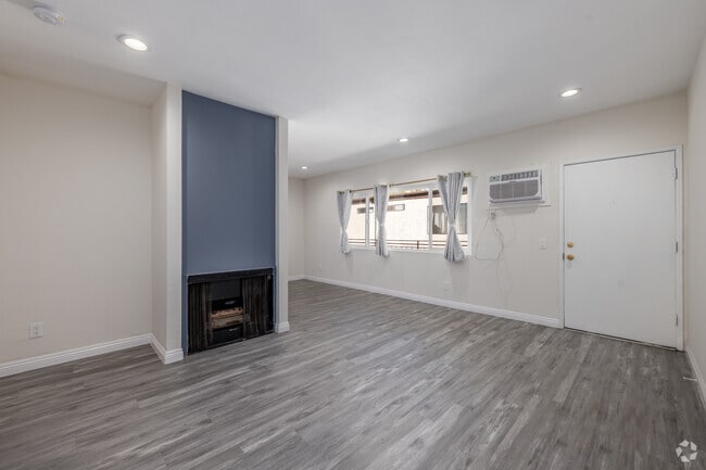 1BR, 1BA - 650SF - Living Room - 14607 Gilmore St