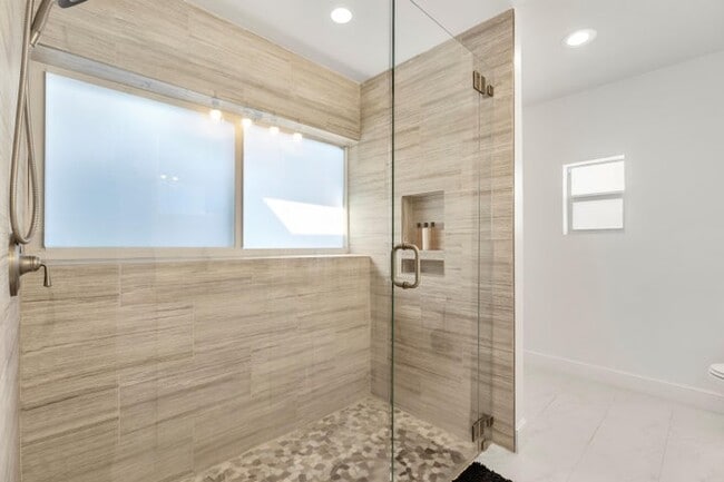 Photo - 921 SE 13th Ct