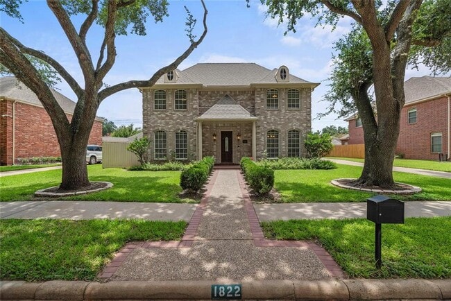 Photo - 1822 Lakebend Dr House