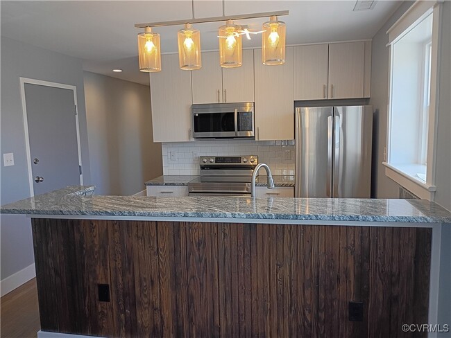 Building Photo - 516 N 3rd St Rental