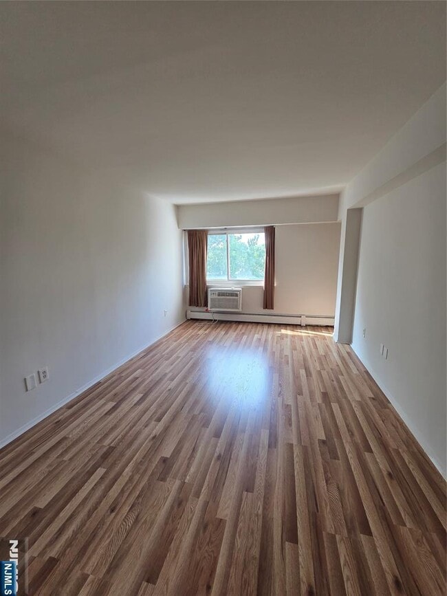Building Photo - 333 Grand Unit 3J Rental