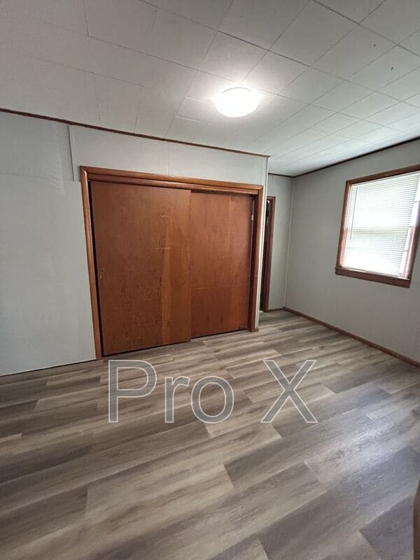 Photo - 302 E 7th St