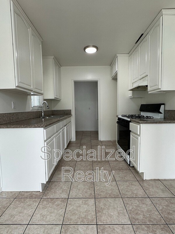 Photo - 769 E Doran St