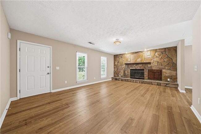 Photo - 3773 Memorial Pkwy NW