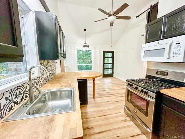 Photo - 765 Meadow Rd House