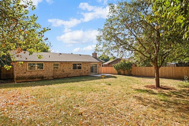 Photo - 625 Hawthorne Pl