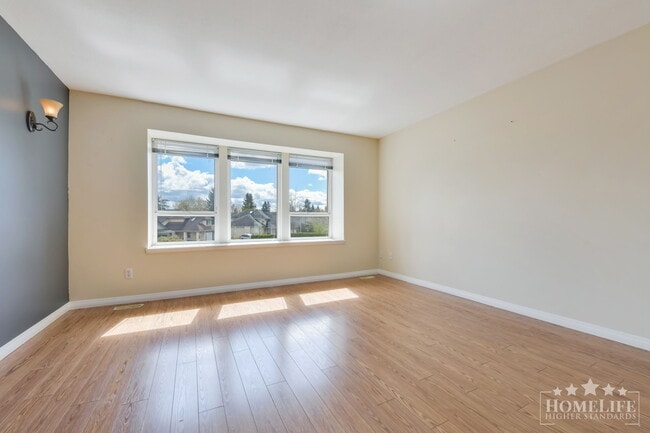 Photo - Spacious Luxury 4 Bedroom Upper Suite in Clayton Heights Unit Upper House