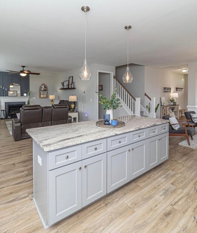 Photo - 300 Stonebridge Dr