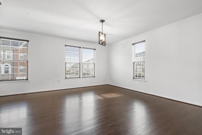 Photo - 6252 Alexa St