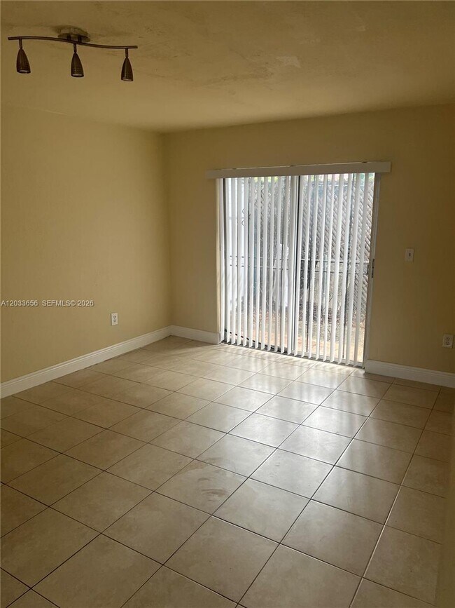 Building Photo - 5900 NW 1st Ave Unit 2