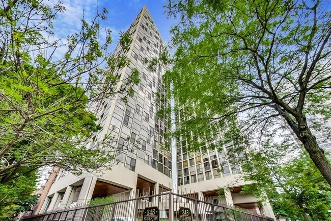 Photo - 345 W Fullerton Pkwy Condo Unit 604