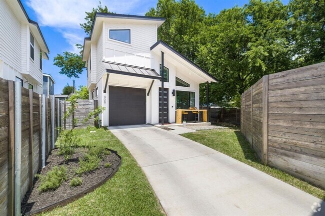 Building Photo - 408 W Odell St Rental