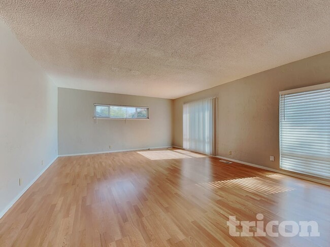 Photo - 573 Laurel St