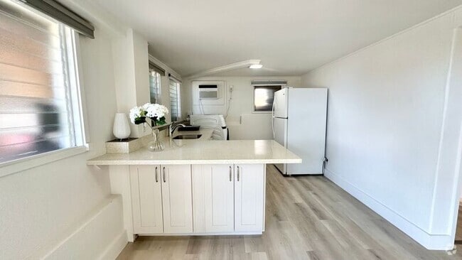 Building Photo - 4559 Sierra Dr Unit Apt. B (studio)