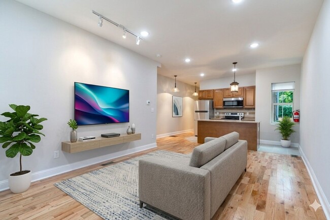 Building Photo - 1313 N 53rd St Unit 1F