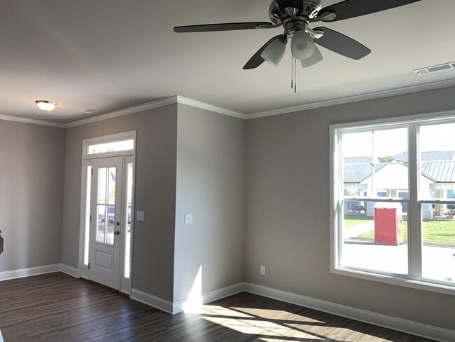 Photo - 5203 Addison St