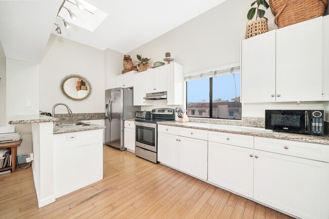 Building Photo - 61 Pearl Unit 61 Pearl
