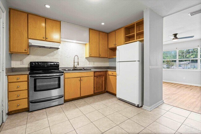 Photo - 835 S Madison Dr