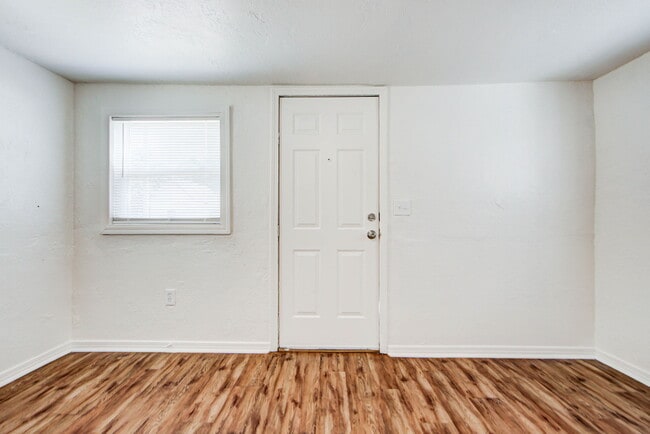 Photo - 204 S Stewart Ave