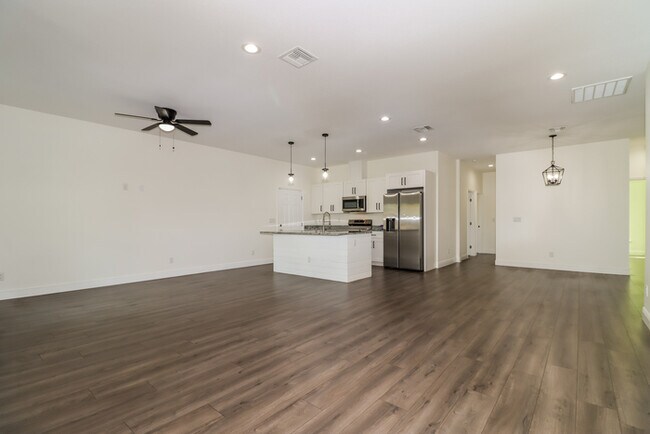 Photo - 2001 E Wood St