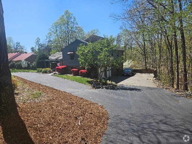 Building Photo - 300 Stonewall Jackson Trail Rental