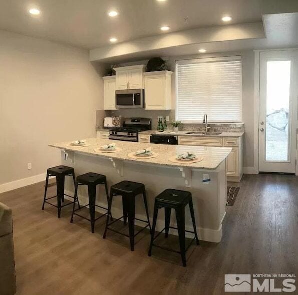 740 Bluffs Ct