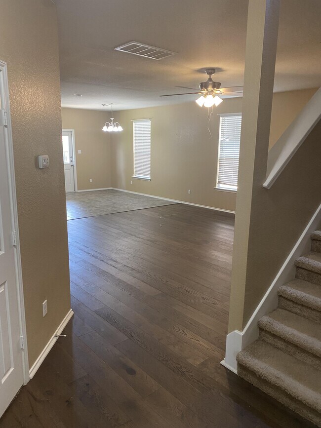 Photo - 3216 Claymore St