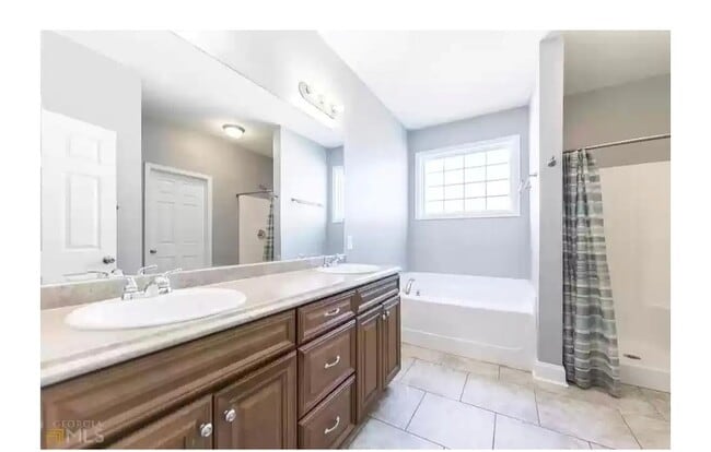 Photo - 211 Gray Fox Xing