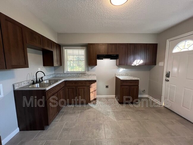 Photo - 3180 Aden St