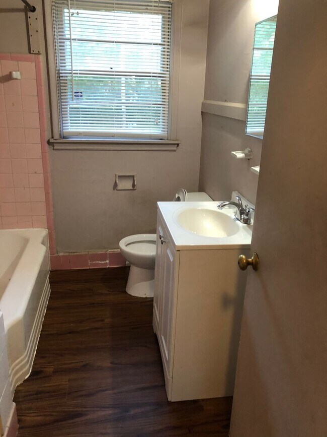 3 bdrm 1 bath 1 car garage near Apache and... House House Rental in