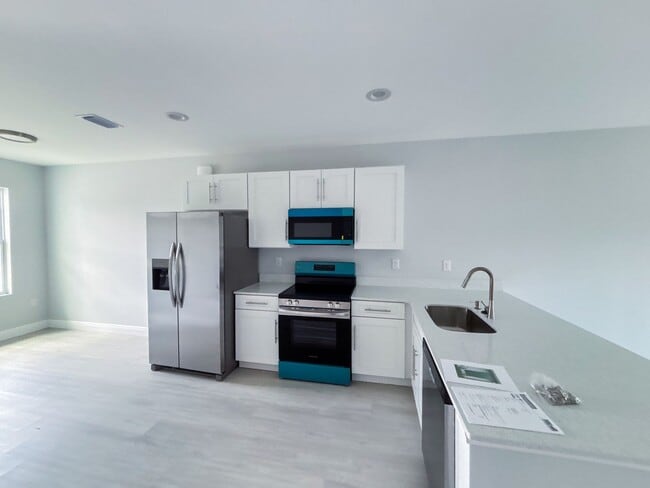 Photo - AMAZING Duplex***** 3 Bedrooms and 2 Bathrooms for unit! Unit 2096