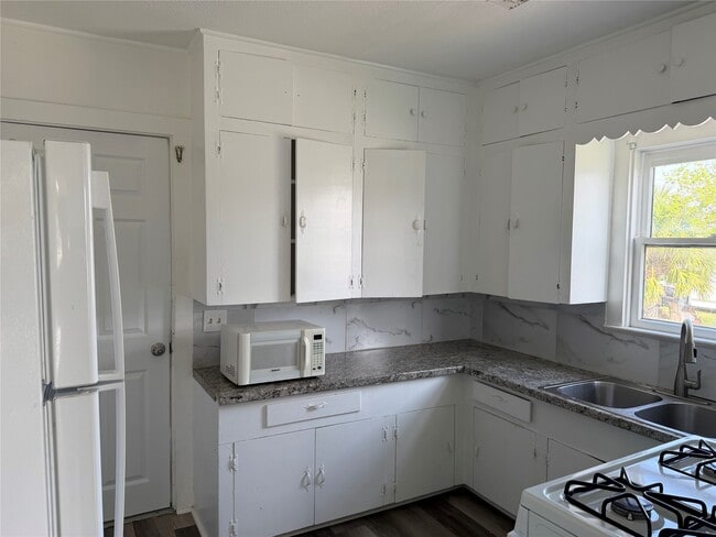 Photo - 2303 Victory Ave