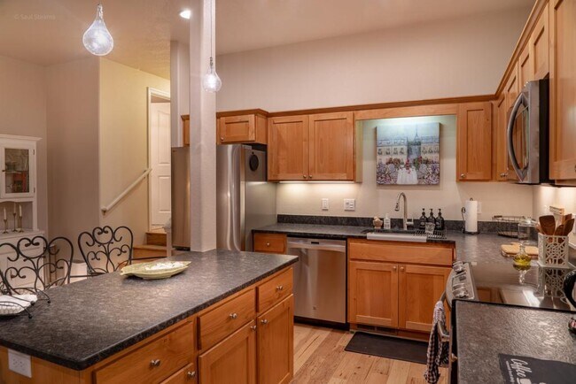 Photo - 237 Dunthorpe Dr