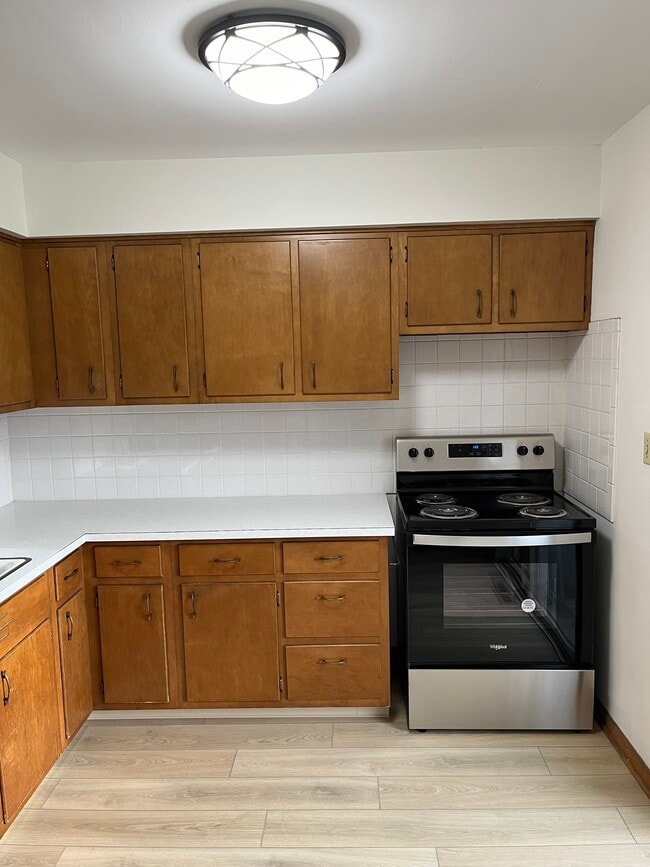 Building Photo - 621 Broad St Rental