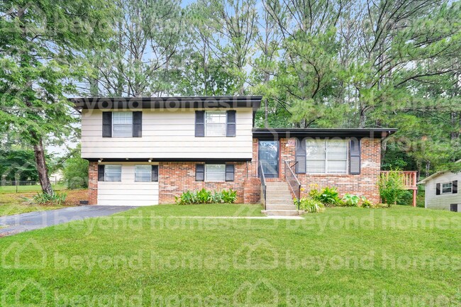 Beautiful brick-front 3 bedroom / 1 full b... - Beautiful brick-front 3 bedroom / 1 full b... House