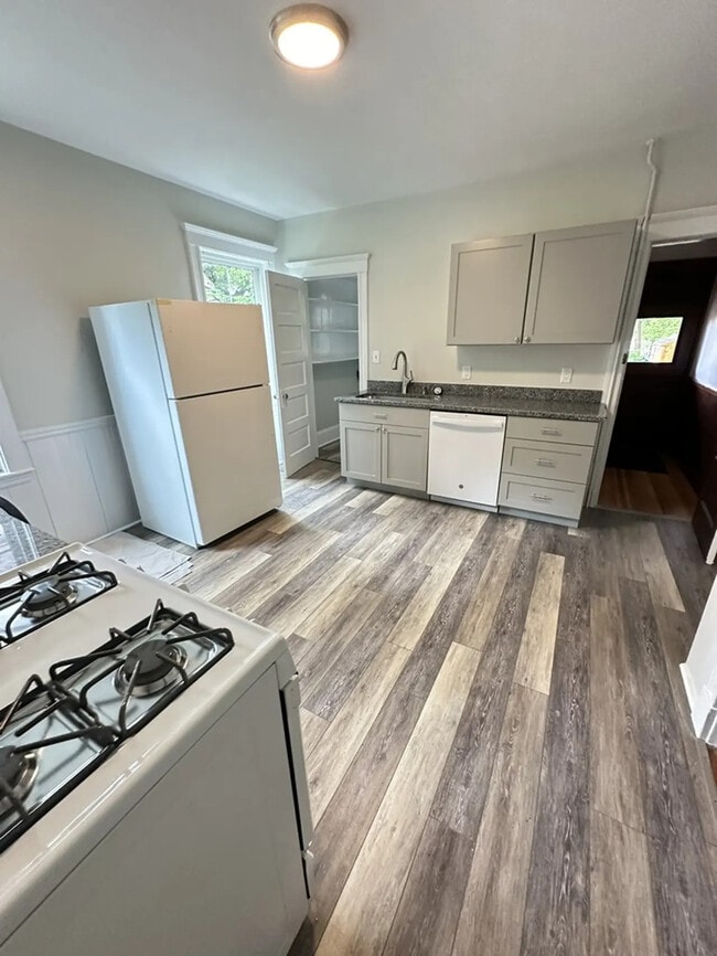 Building Photo - 593 Heath St Unit 1